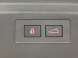 【パワーバックドア】スマートキーや運転席のボタンを押すだけでリアゲートが自動で開閉します!荷物を持っている時や、高い位置にあるバックドアを閉める際に便利な機能です♪
