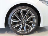 純正のアルミホイール装着車です。タイヤサイズは