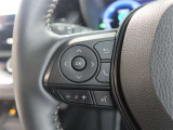 ステアリングスイッチ付き。前方から目を離すことなく操作することが可能です。