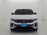 ドイツ車はフロントマスクに特徴がございます。一目でT-ROCと分かるデザインです。在庫状況もお気軽にお問い合わせください。