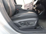パワーシート搭載。微妙な調整が手軽にでき、ピッタリなポジションで運転することが可能です。