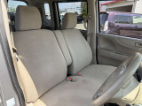 運転席シート廻りは使用感も少なく、良好な状態となっています。前オーナー様が丁寧に使っていたことがよくわかりますね。