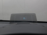 【ヘッドアップディスプレー】運転中、少ない視線移動で、情報を確認できるので安心です。