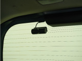 ◆リアにもドライブレコーダーを装備しております◆映像・音声などを記録する自動車用の装置です。もしもの事故の際の記録はもちろん、旅行の際の思い出としてドライブの映像を楽しむことができます。