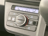 【オートエアコン】一度お好みの温度に設定すれば、車内の温度を検知し風量や温度を自動で調整。暑い&hellip;寒い&hellip;と何度もスイッチ操作をする必要はありません。快適な車内空間には必須の機能ですね♪