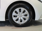 純正のスチールホイール+ホイールキャップ装着車です。
