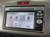 ナビゲーションはギャザズメモリーナビ(VXM-118VS)を装着しております。AM、FM、CD、DVD再生、ワンセグTVがご使用いただけます。初めて訪れた場所でも安心ですね!