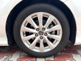 【純正17インチアルミホイール】外観にマッチした純正アルミホイールを装着しております。各種社外アルミホイールや、スタッドレスタイヤも取扱いしております。是非ご相談ください♪