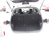 ラゲッジスペースも広々していて荷物もたくさん載りそうです。普段のお買い物もこれだけのスペースがあれば安心です。