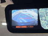 【バックカメラ】駐車時に後方がリアルタイム映像で確認できます。大型商業施設や立体駐車場での駐車時や、夜間のバック時に大活躍!