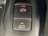 【オートブレーキホールド】信号待ちや渋滞で停車時にブレーキから足を離しても、停止状態を保持してくれます。前進するときはアクセルを踏めば自動で解除されるので安心♪街乗り運転が楽になります♪