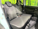 後部座席も気になるようなキズ・汚れやへたり等、大きなダメージはなく、良好な状態です。