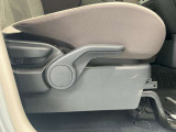 運転席はご自身の適切な運転ポジションへ移動可能なラチェットが付いております。