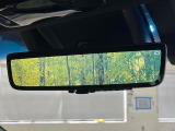 【デジタルインナーミラー】後席の大きな荷物や同乗者で後方が確認しづらい時でも安心!カメラが撮影した車両後方の映像をルームミラー内に表示。クリアな視界で状況の確認が可能です!