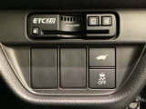 ハンドルの右側にHondaセンシング用のVSA解除スイッチとパワーテールゲートスイッチがついています。その上にはETC2.0がついています。高速道路の料金所の通過も楽々です!