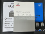 スマートキーは鍵をバッグに入れたままでもドアロックの開閉やエンジンのON・OFFができます。夜間や雨の日も鍵を探さなくて良いので便利です。