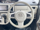 インテリアに合わせたデザインのステアリングは、運転される方のことも考え、運転しやすい形状、大きさです。是非一度、実際に触ってお確かめください。
