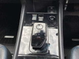 シフトレバー 近未来的なデザインで運転を楽しく演出します♪