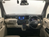 【前方視界】開放的な前方視界!運転がしやすく疲れにくいです♪窓が大きく、見通しがとっても良いおクルマですよ♪