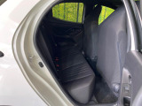 後部座席も気になるようなキズ・汚れやへたり等、大きなダメージはなく、良好な状態です。