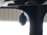 この車にはリアにもドライブレコーダーを装備しております◆映像・音声などを記録する自動車用の装置です。 もしもの事故の際の記録はもちろん、旅行の際の思い出としてドライブの映像を楽しむことができます。