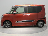 【左サイドビュー】両側スライドドアで、狭い駐車場でも安心して乗り降りできます。ご家族みんなが笑顔になる使い勝手の良い一台です。