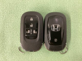 スマートキー付きですからドアロックの開閉およびエンジンスタートが楽々です。電動スライドドアの開け閉めもボタンで操作できます。スペアキーも同じものを用意しております。