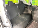 後部座席も気になるようなキズ・汚れやへたり等、大きなダメージはなく、良好な状態です。
