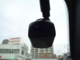 運転状況を、映像と音で記録する日産オリジナルドライブレコ-ダ-。設定・画像の再生などをスマ-トフォンのアプリから簡単に操作が行えます。お問い合わせは03-5672-1023へ
