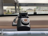 前後ドライブレコーダーを装着すれば、事故やトラブルの際、前方車両や後方車両の映像を録画し、客観的な証拠を残すことができます。また、あおり運転対策にも効果的です。