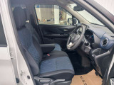 運転席側から観たフロントシートのイメージです。