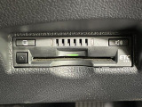 【ETC】有料道路を利用する際に料金所で停止することなく通過できる、ETC車載器(ノンストップ自動料金収受システム機器)が装備されています。セットアップを行うことで利用可能になります。
