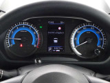 【メーターパネル】素早く車の情報が読み取れる、視認性に優れたシンプルなデザインのメーターパネルです。