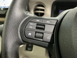 ステアリングにオーディオ操作スイッチが付いています。オーディオ画面に直接タッチしなくても操作が出来ますので、運転に集中できます。