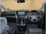 オシャレなインテリアで運転する気分も盛り上がりますよね^^