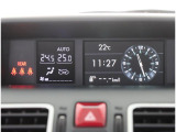 乗る人をサポートする最先端のコミュニケーションデバイス!視認性に優れており、お車の走行状況などひと目で確認できる多機能ディスプレイ。省燃費走行や安全運転をサポートする便利な装備です♪