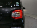 LEDテールライトです。省電力、高輝度のLEDは明るく照らすので夜間運転時の視認性を高めます。スタイリッシュな見た目で細かいところもこだわりたいあなたに!