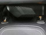 運転席と助手席には寒い時にうれしいシートヒーターが装備されてます。