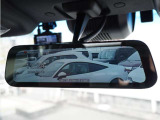 車両後方カメラの映像をインナーミラー内のディスプレイに表示、後方の安全確認をサポートする「デジタルインナーミラー」を搭載。