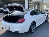 BMWを熟知したメカニックによる、360度の納車前点検。ドイツ本国と同様の教育・訓練を受けたメカニックが徹底的に点検、整備した後にお客様にお引渡しします。