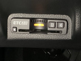 ハンドルの左下にETC2.0がついています。高速道路の料金所の通過も楽々です!。 カードの取り出しもしやすい場所についています。