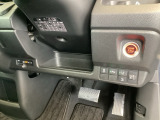 左側に高速で便利なETCがあり、横滑りを防ぐVSAなどのスイッチは、運転席の右側、手の届きやすい位置にあります。