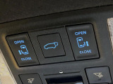 【パワーバックドア】スマートキーや運転席のボタンを押すだけでリアゲートが自動で開閉します!荷物を持っている時や、高い位置にあるバックドアを閉める際に便利な機能です♪