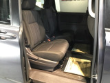 リア席ゆったり乗れます。