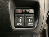【両側パワースライドドア】両側がパワースライドドアになっており、運転席のスイッチやスマートキーでも開閉が可能です!開口部も広いので乗り降りも楽々♪