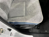 痛みの出やすい運転席シートの角、フロアマット、座面、ともに良好です