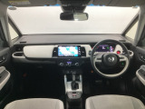 【前方視界】開放的な前方視界!運転がしやすく疲れにくいです♪窓が大きく、見通しがとっても良いおクルマですよ♪