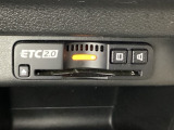 ハンドルの右下にETC2.0がついています。高速道路の料金所の通過も楽々です!。 カードの取り出しもしやすい場所についています。