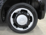 タイヤはスチールホイールで純正のホイールカバーを装着!