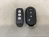 スマートキー付きですからドアロックの開閉およびエンジンスタートが楽々です。電動スライドドアの開け閉めもボタンで操作できます。加えて、純正リモコンエンジンスターター用の操作キーもついています。